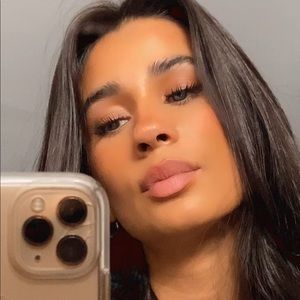 Meet your Posher, Mia